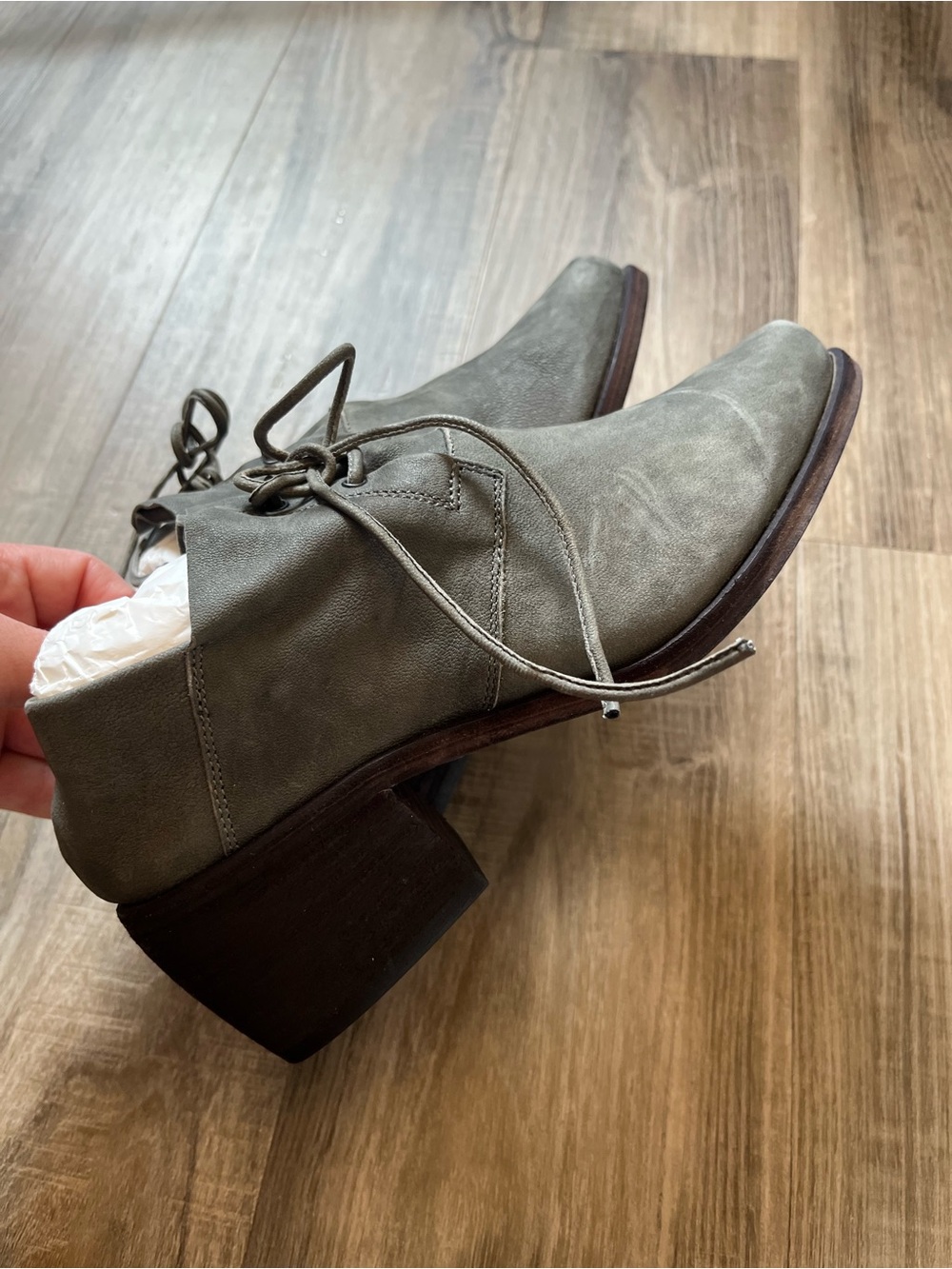 LD Tuttle women’s lamb leather heeled bootie size 6